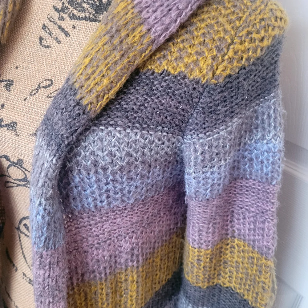 🩶 Hem & Thread Cardigan - Picture 2 of 5